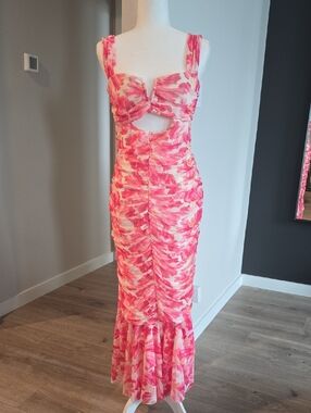 ✨️✨️Aelara Pink Floral Mesh Ruched Trumpet Midi Dress✨️✨️